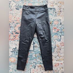 Abercrombie & Fitch Vegan Leather Leggings
Size Medium
